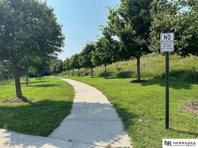 7216 S 170th Street, Omaha, NE 68136