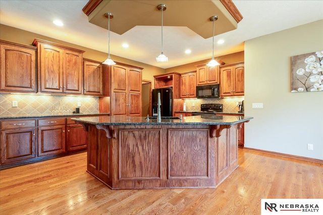 7216 S 170th Street, Omaha, NE 68136