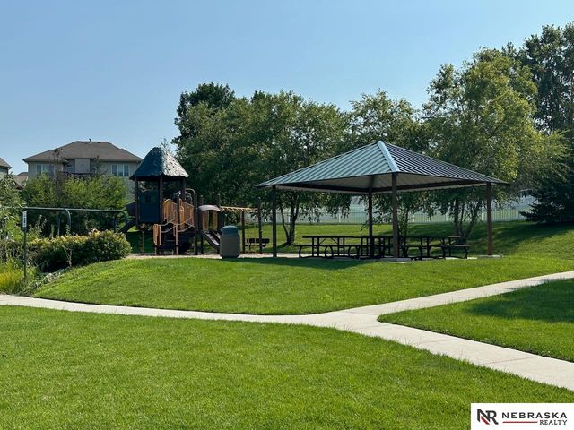 7216 S 170th Street, Omaha, NE 68136