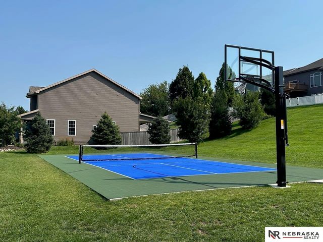 7216 S 170th Street, Omaha, NE 68136