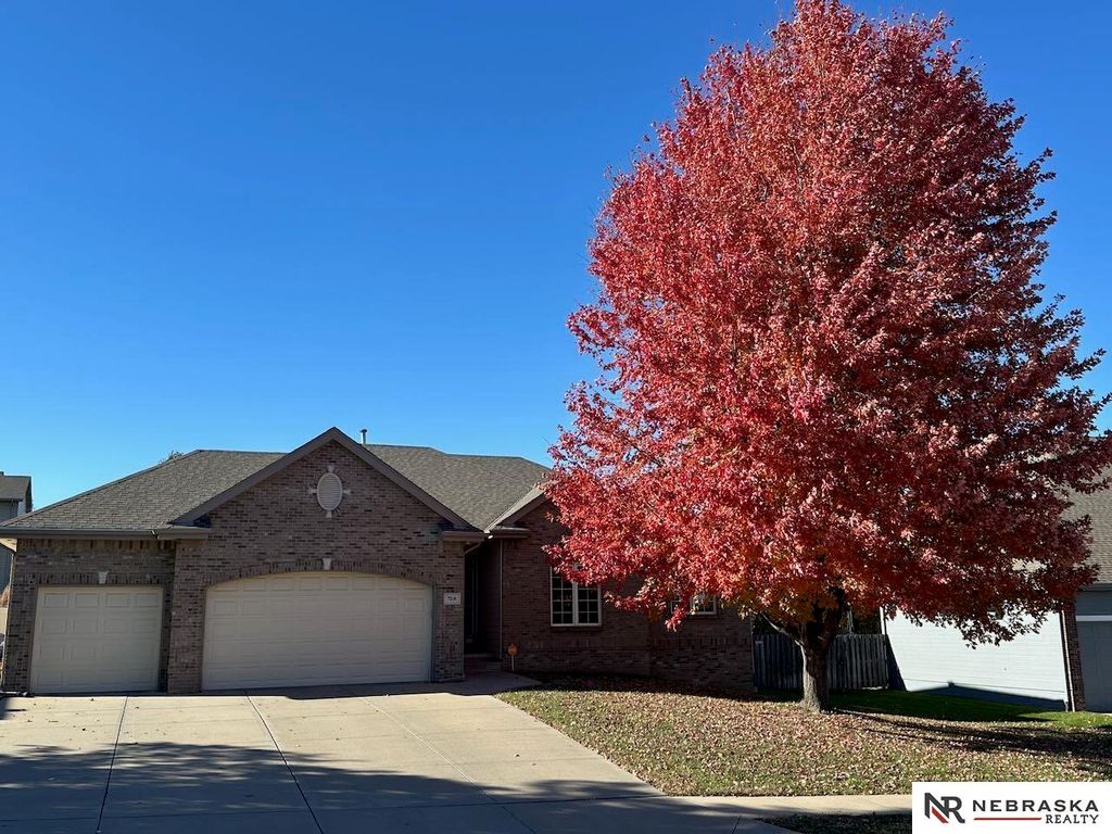 7216 S 170th Street, Omaha, NE 68136