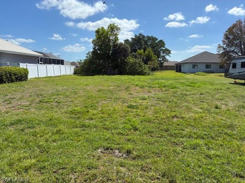127 SE 16th PL, CAPE CORAL, FL 33990 — exterior