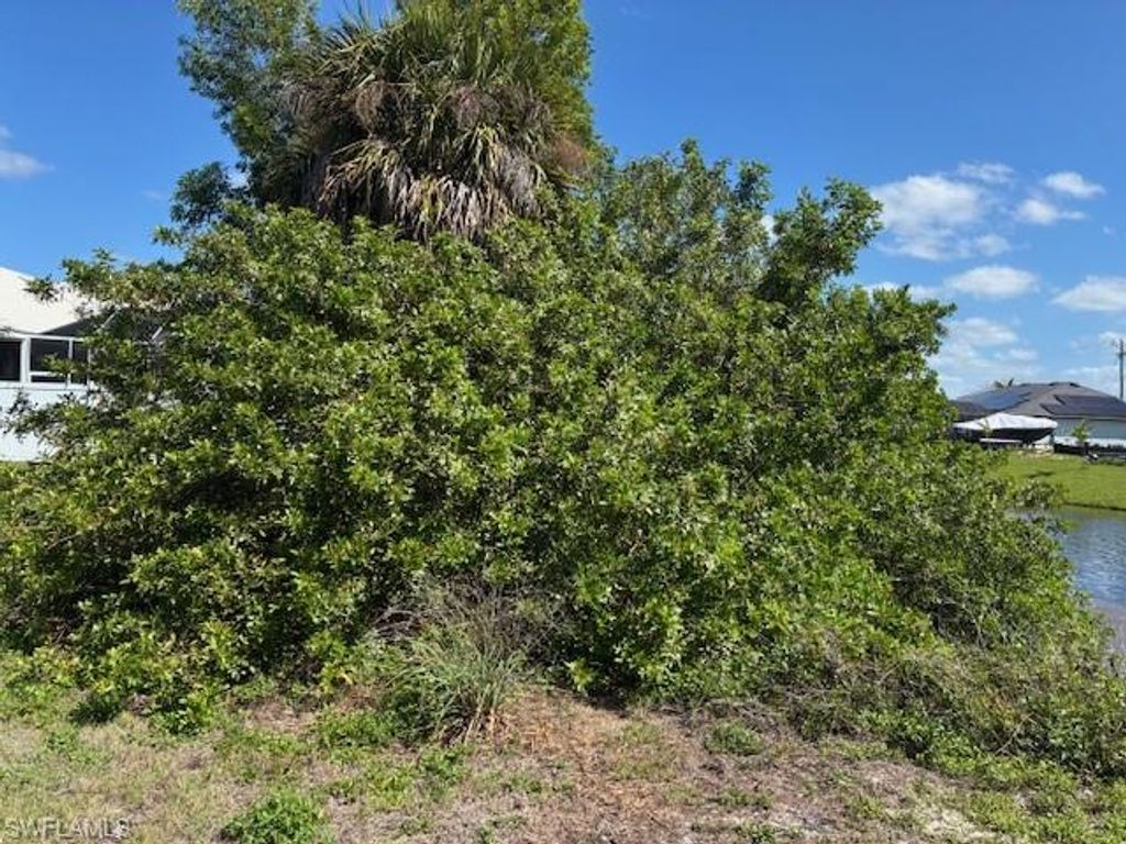 127 SE 16th PL, CAPE CORAL, FL 33990 — photo 2