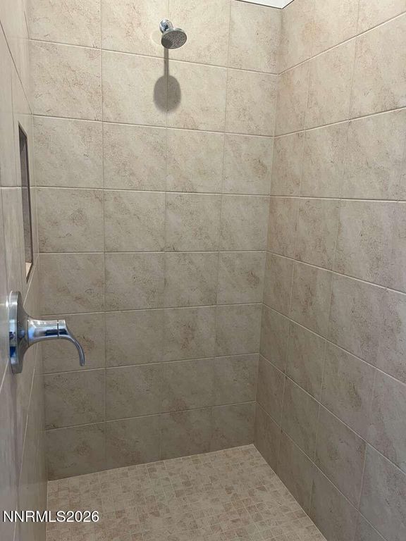 Image 10 of property listing at 7494 Fallen Grove Lane, Sparks, NV 89441