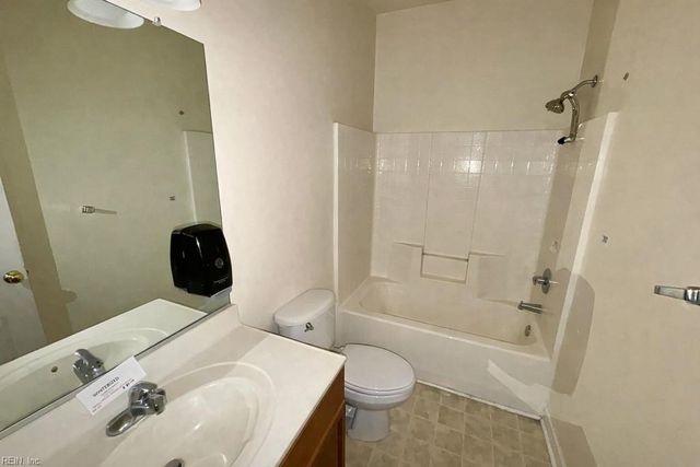 513 Water Lilly RD, Portsmouth, VA 23701