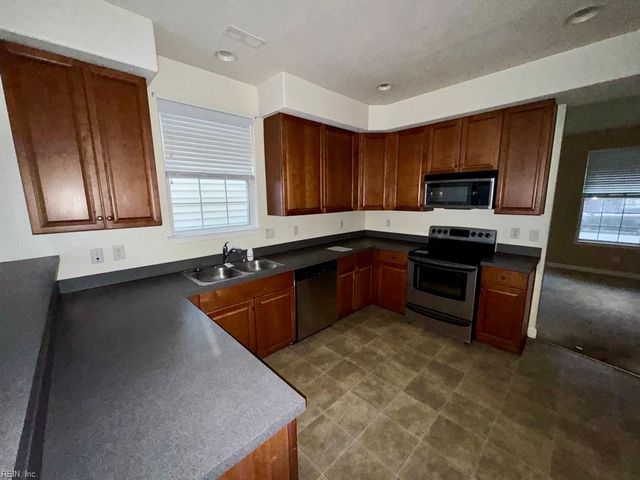 513 Water Lilly RD, Portsmouth, VA 23701