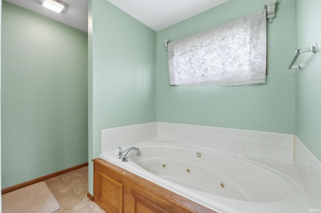 10415 Spotted Hawk Cove, Hoagland, IN 46745