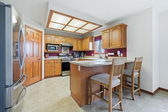 10415 Spotted Hawk Cove, Hoagland, IN 46745