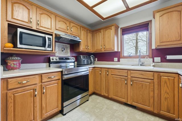 10415 Spotted Hawk Cove, Hoagland, IN 46745