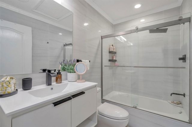 6765 LAKE ROCHESTER LANE, Gibsonton, FL 33534