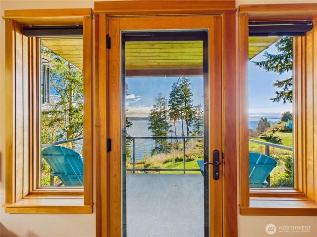 191 Old Oak Bay Road, Port Hadlock, WA 98339