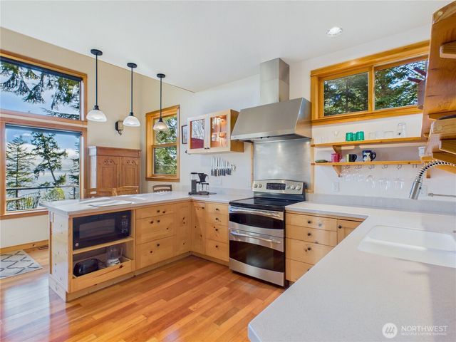 191 Old Oak Bay Road, Port Hadlock, WA 98339