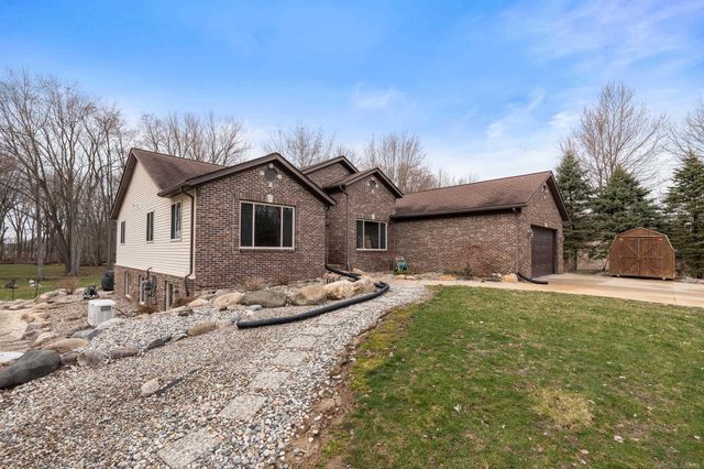 5650 Grace Lane, Almont, MI 48003