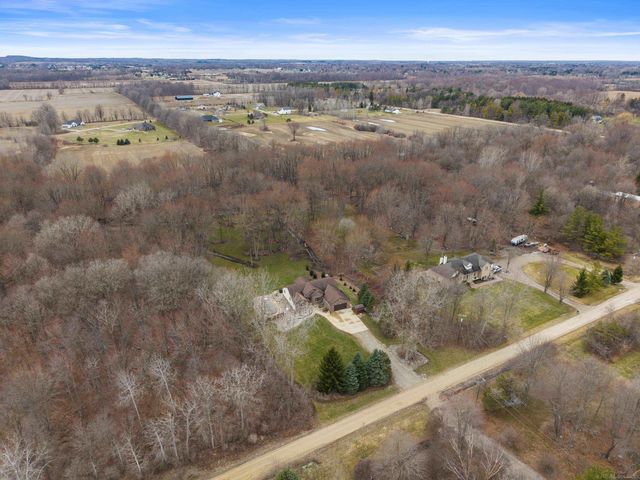 5650 Grace Lane, Almont, MI 48003