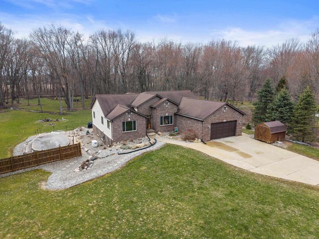 5650 Grace Lane, Almont, MI 48003