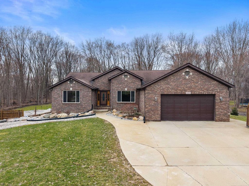 5650 Grace Lane, Almont, MI 48003