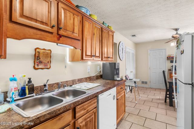 5007 Ramona Ln, Louisville, KY 40272