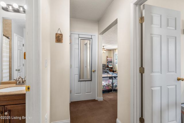 5007 Ramona Ln, Louisville, KY 40272