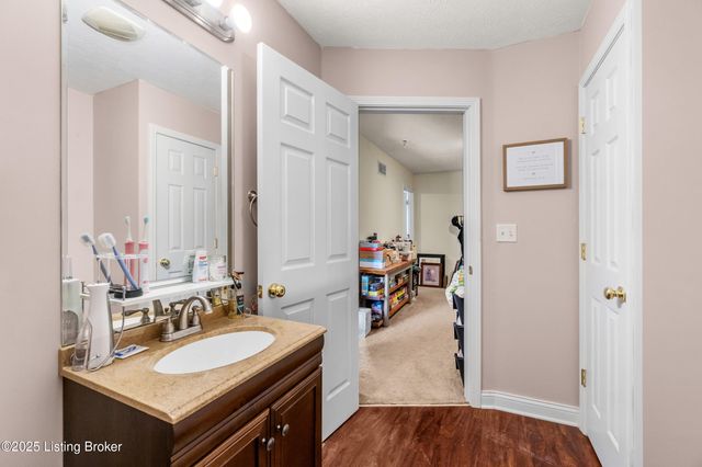 5007 Ramona Ln, Louisville, KY 40272