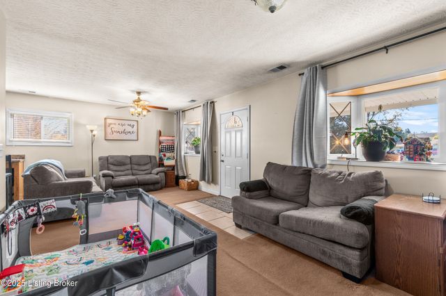 5007 Ramona Ln, Louisville, KY 40272