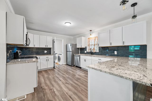 208 Pinewood Drive, Taylors, SC 29687