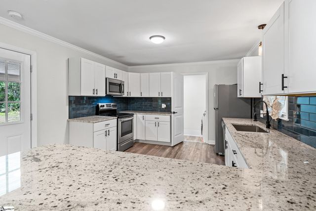 208 Pinewood Drive, Taylors, SC 29687