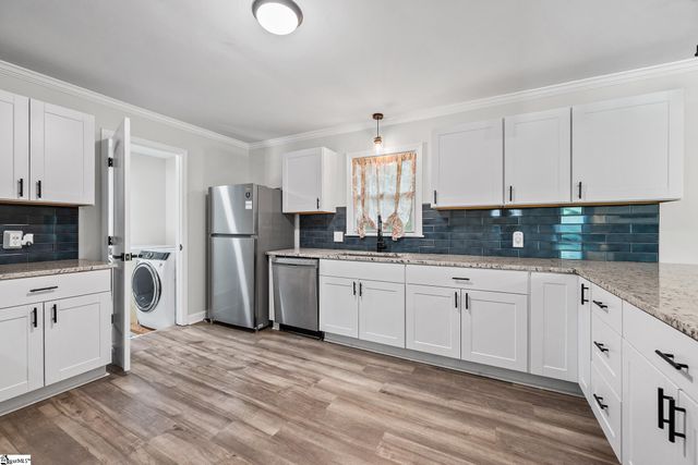 208 Pinewood Drive, Taylors, SC 29687