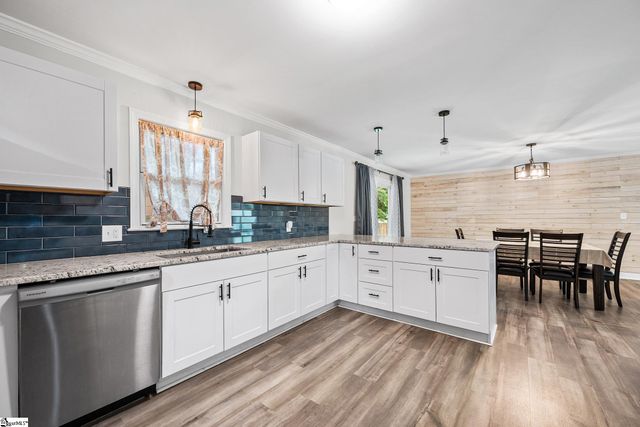208 Pinewood Drive, Taylors, SC 29687