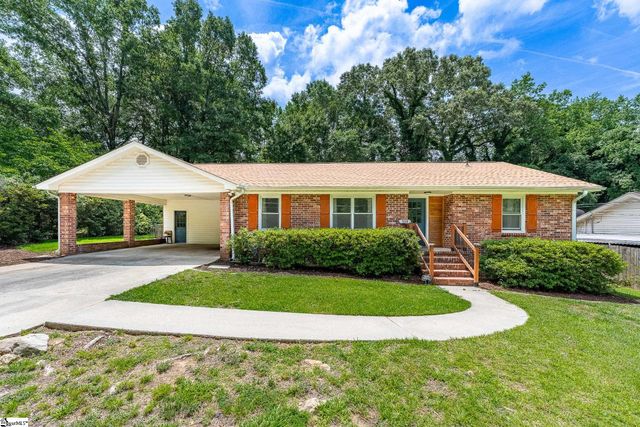 208 Pinewood Drive, Taylors, SC 29687