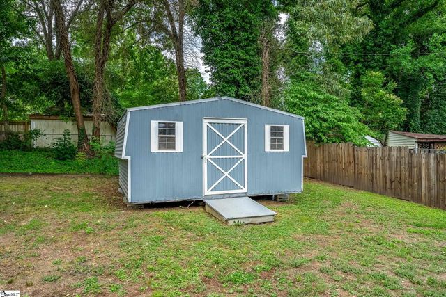 208 Pinewood Drive, Taylors, SC 29687