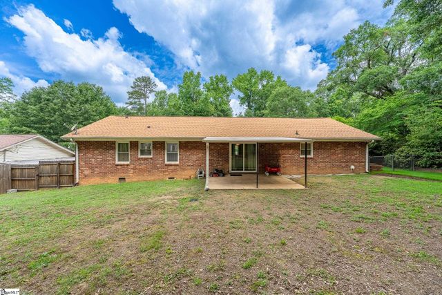 208 Pinewood Drive, Taylors, SC 29687