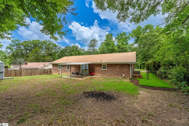 208 Pinewood Drive, Taylors, SC 29687