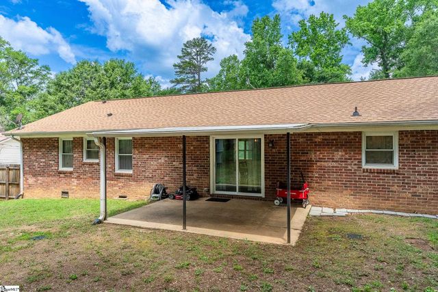 208 Pinewood Drive, Taylors, SC 29687