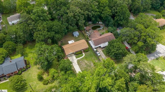 208 Pinewood Drive, Taylors, SC 29687