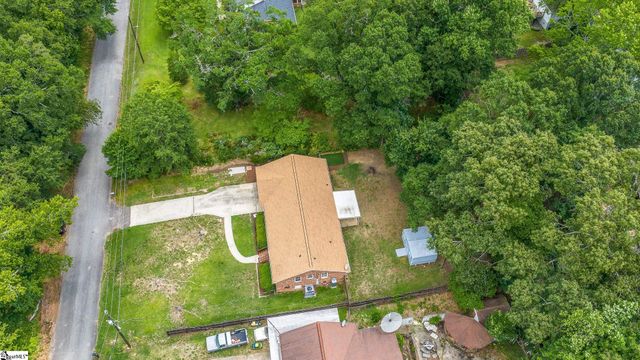 208 Pinewood Drive, Taylors, SC 29687