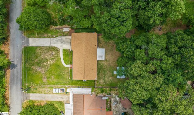 208 Pinewood Drive, Taylors, SC 29687
