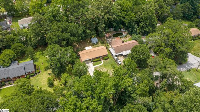 208 Pinewood Drive, Taylors, SC 29687