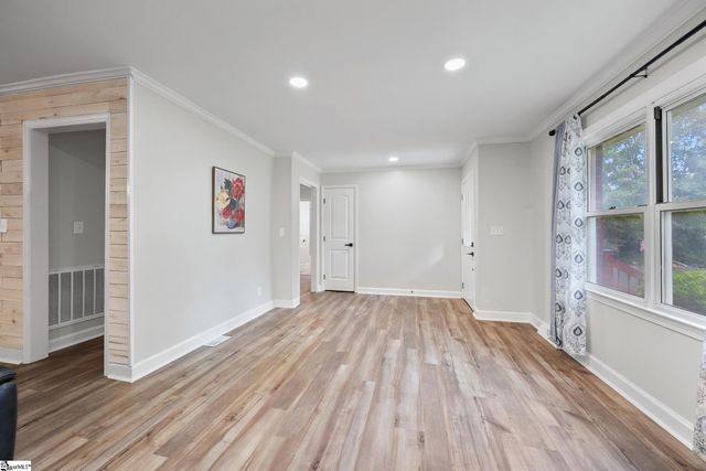 208 Pinewood Drive, Taylors, SC 29687
