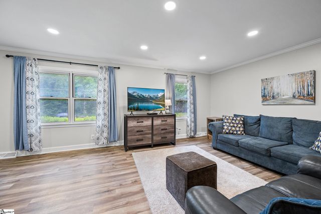 208 Pinewood Drive, Taylors, SC 29687