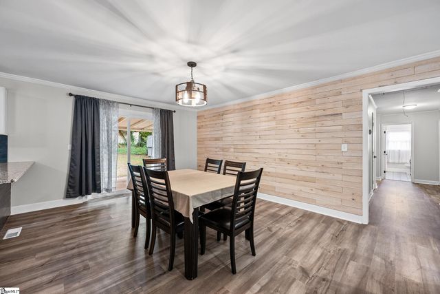 208 Pinewood Drive, Taylors, SC 29687