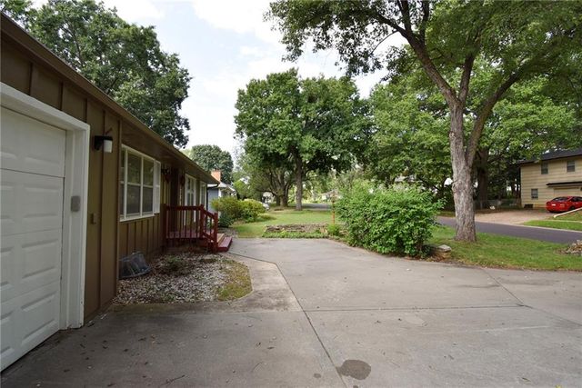 7301 W 89th Street, Overland Park, KS 66212