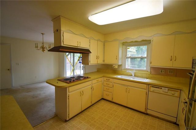 7301 W 89th Street, Overland Park, KS 66212