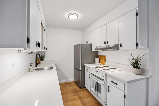 1515 Arc Way 105, Burlingame, CA 94010