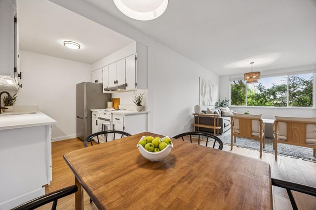 1515 Arc Way 105, Burlingame, CA 94010