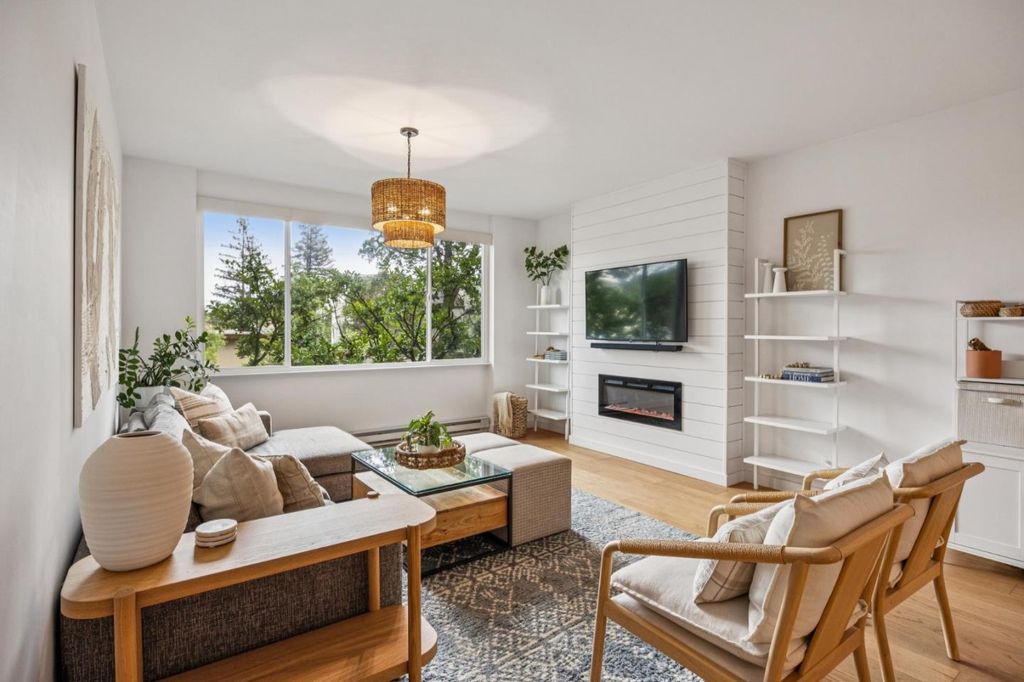 1515 Arc Way 105, Burlingame, CA 94010