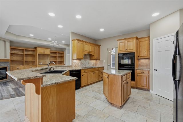 52 Bandy Drive, Holiday Island, AR 72631