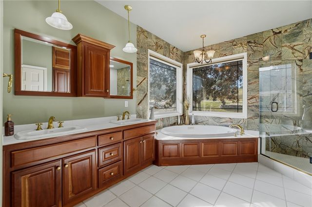 52 Bandy Drive, Holiday Island, AR 72631