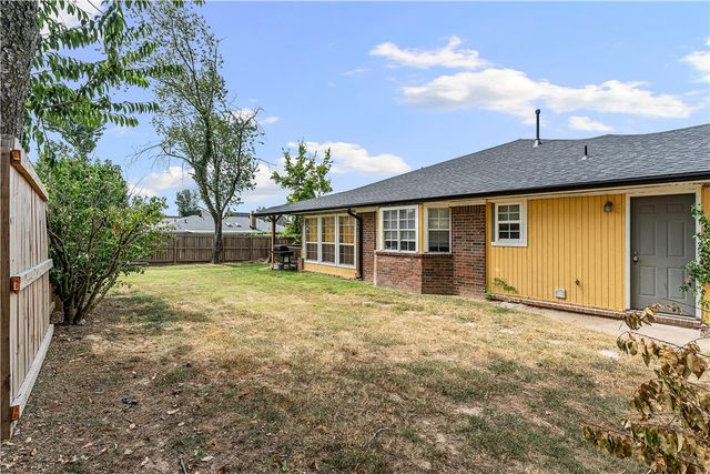 1704 S 22nd Street, Rogers, AR 72758