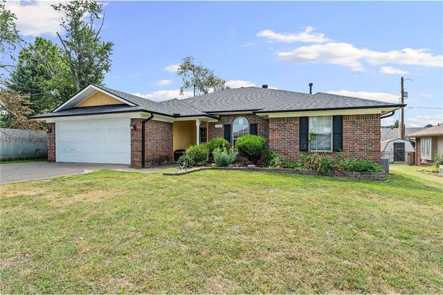 1704 S 22nd Street, Rogers, AR 72758