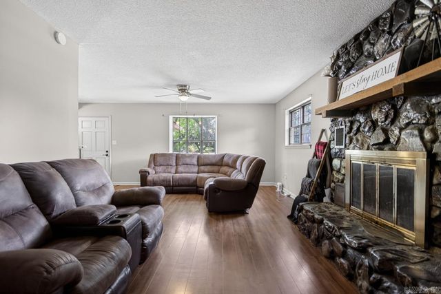 1102 N Shady Lane, Benton, AR 72015